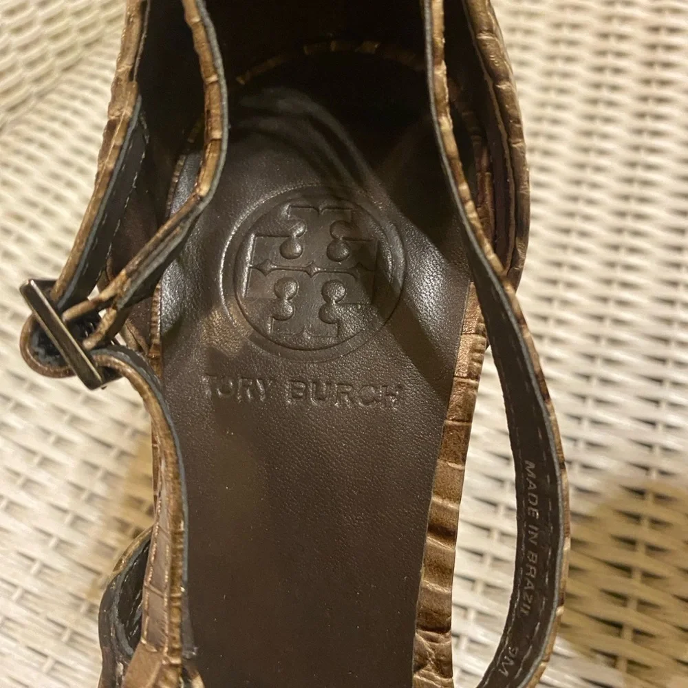 Tory Burch Brown Croc Embossed Sandals size 9